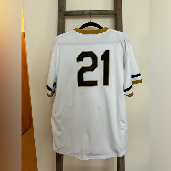 Clemente Pirated Jersey. - Picture 2 of 4